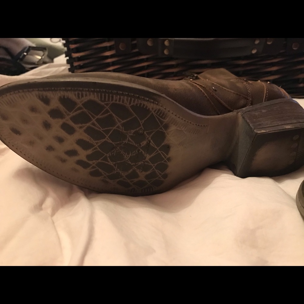 Circle G Women’s Studded Harness Booties Size 10 - Picture 6 of 6